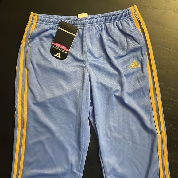 Adidas t shirt and capri pants size  XL - Picture 7 of 14